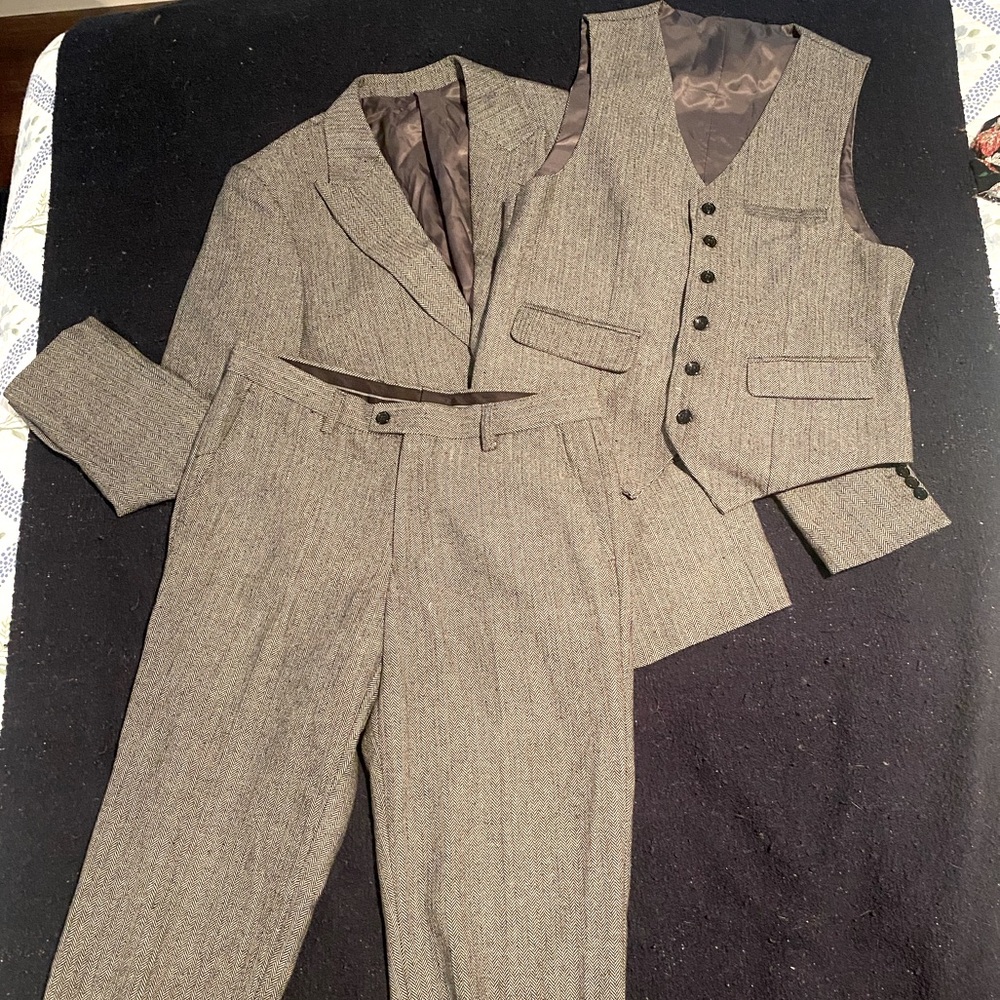 Men’s 3-piece suit